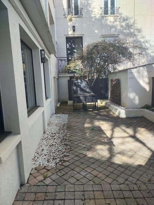 2 Piece Avec Terrasse Ensoleille Apartment Сюрен Екстериор снимка