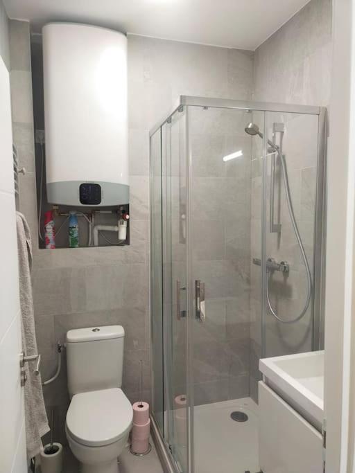 2 Piece Avec Terrasse Ensoleille Apartment Сюрен Екстериор снимка