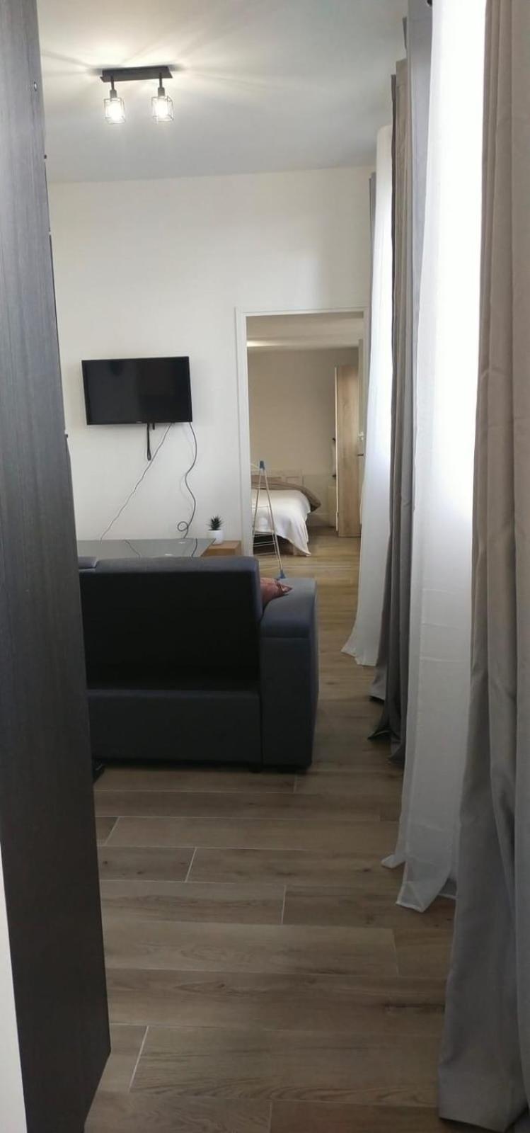 2 Piece Avec Terrasse Ensoleille Apartment Сюрен Екстериор снимка