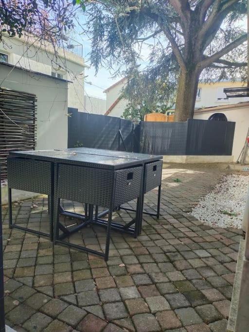 2 Piece Avec Terrasse Ensoleille Apartment Сюрен Екстериор снимка