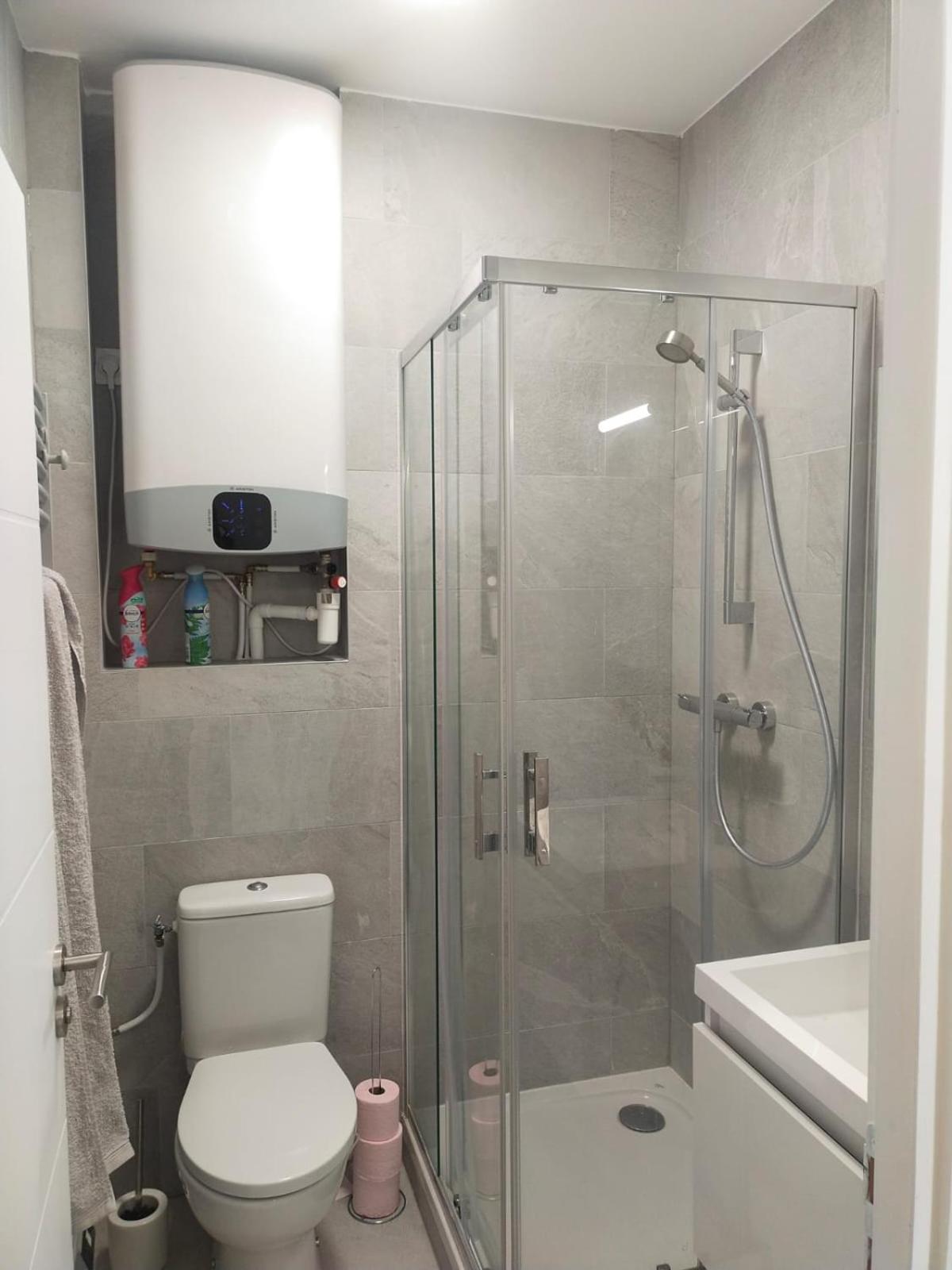 2 Piece Avec Terrasse Ensoleille Apartment Сюрен Екстериор снимка