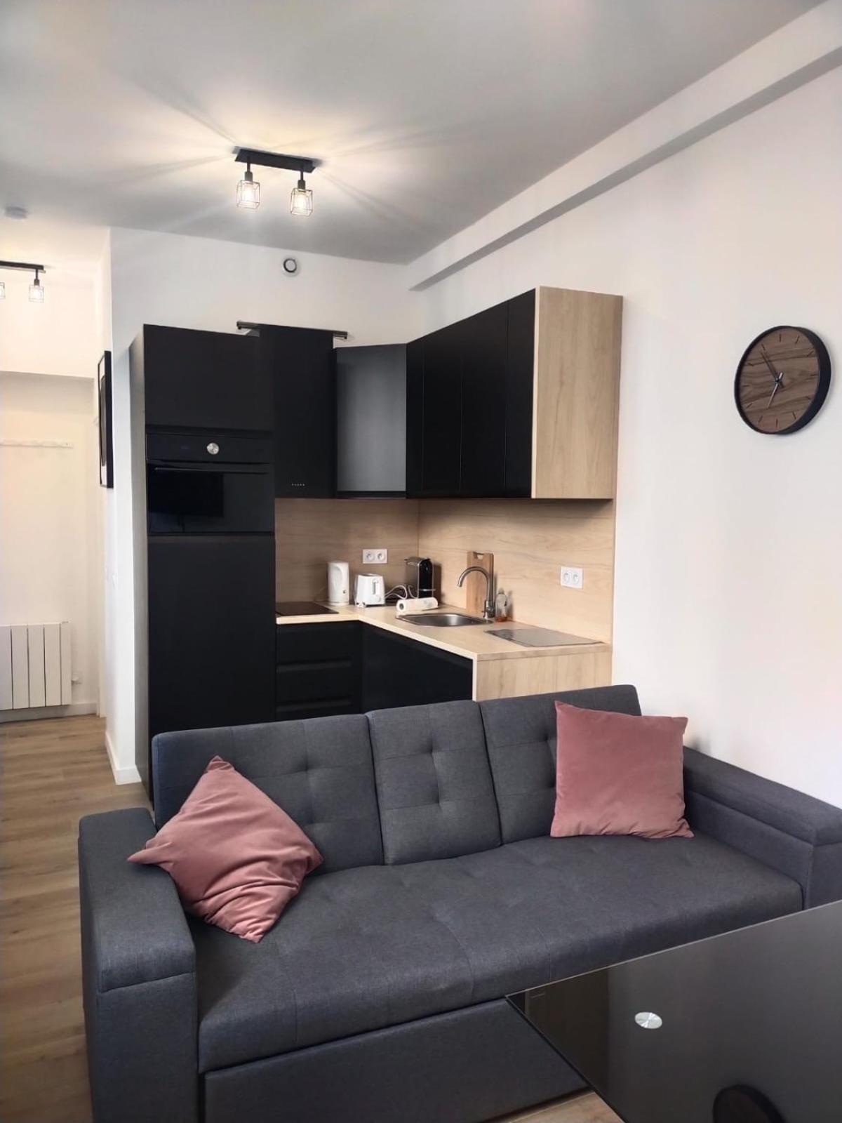 2 Piece Avec Terrasse Ensoleille Apartment Сюрен Екстериор снимка