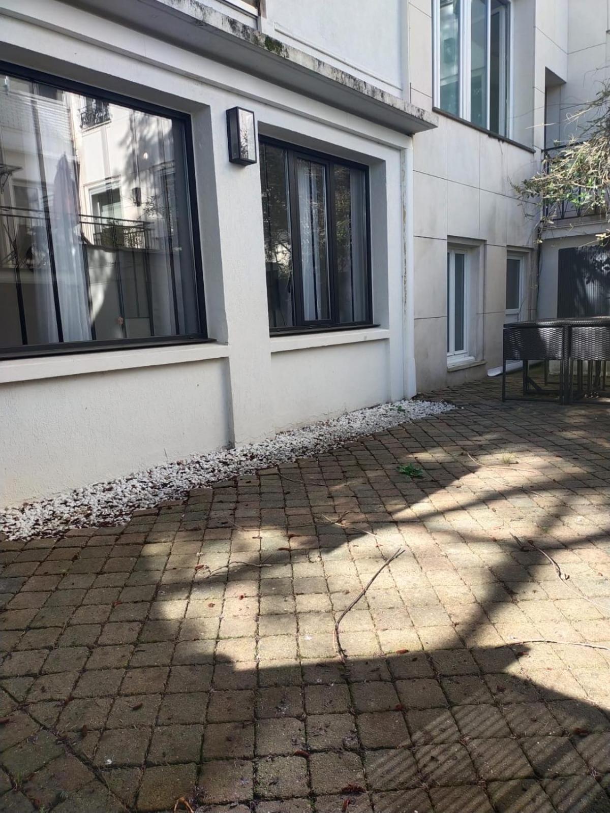 2 Piece Avec Terrasse Ensoleille Apartment Сюрен Екстериор снимка